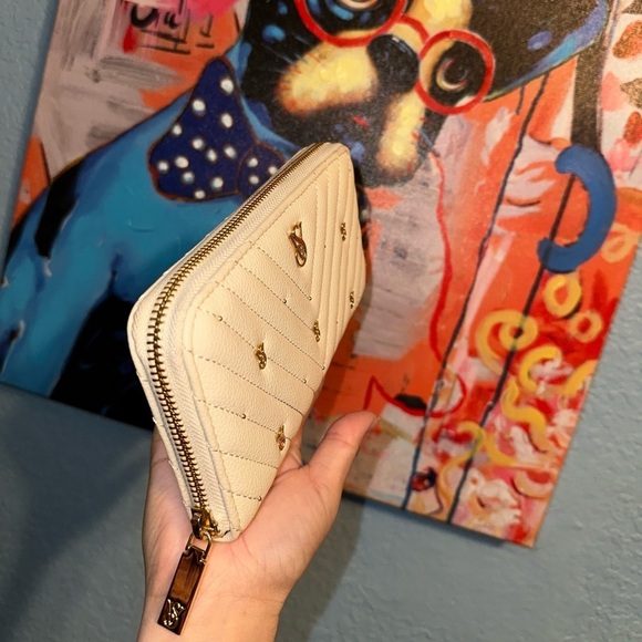 VS Cream Quilted Wallet - Picture 4 of 5